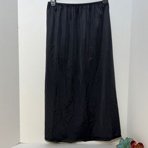 Vassarette Black Slip Size Medium